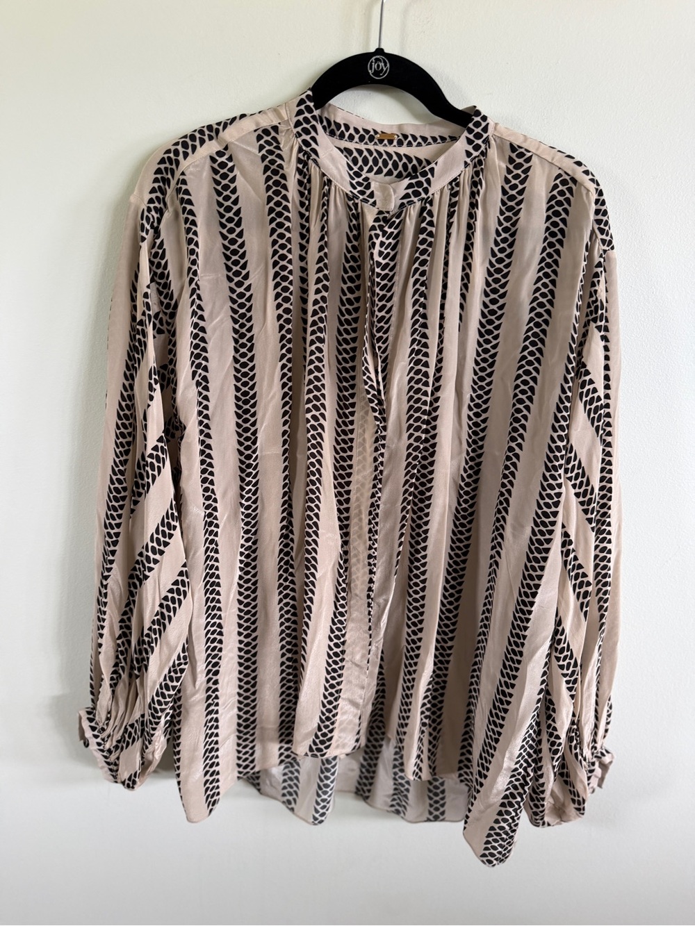 Juan De Dios Women’s Beige Stripe Button-Down Blouse  size 8